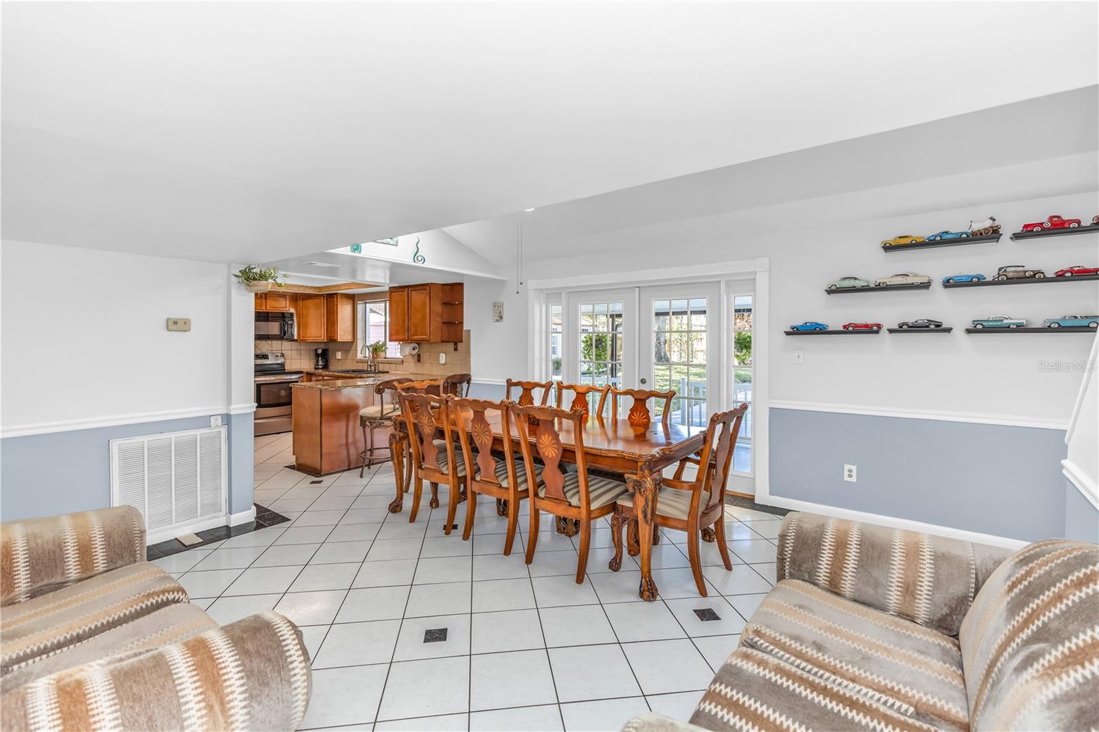 Image 15 of 44 For 502 San Marie Avenue