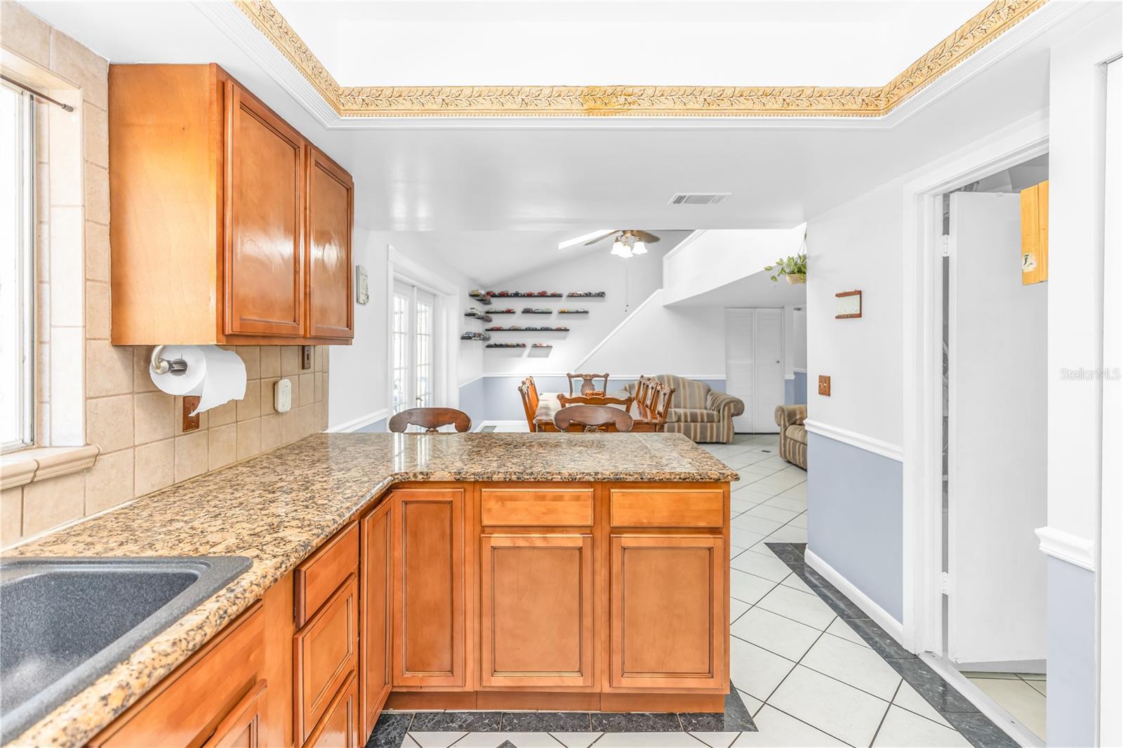 Image 17 of 44 For 502 San Marie Avenue