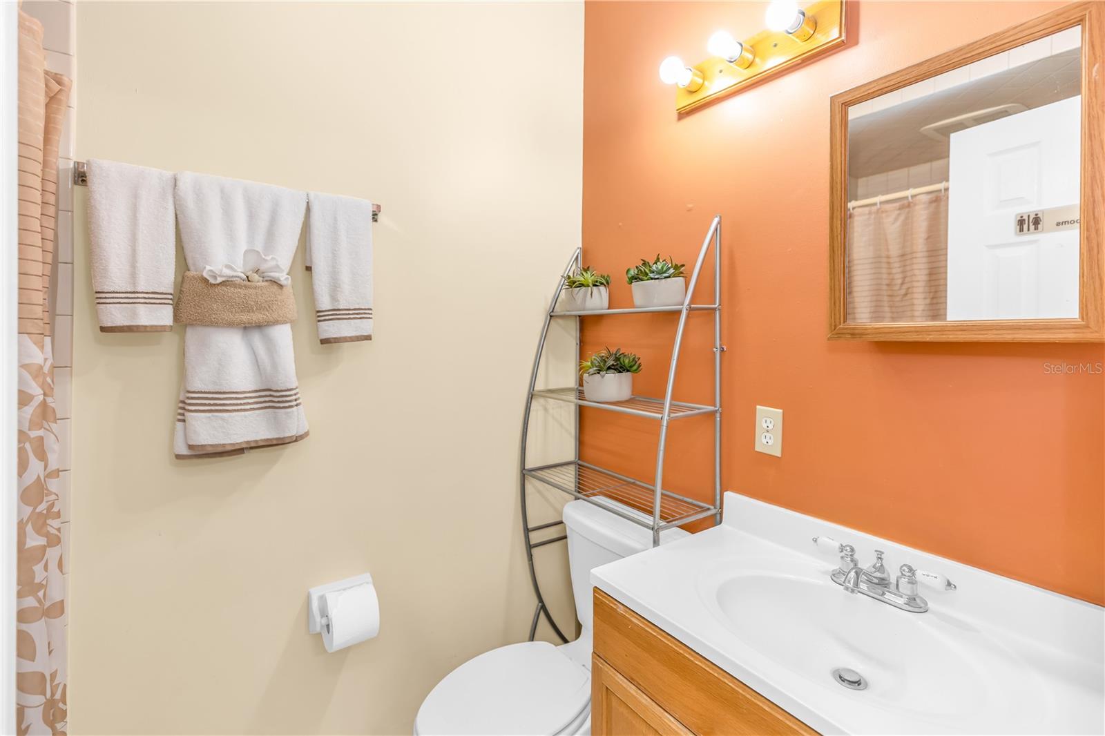 Image 25 of 44 For 502 San Marie Avenue