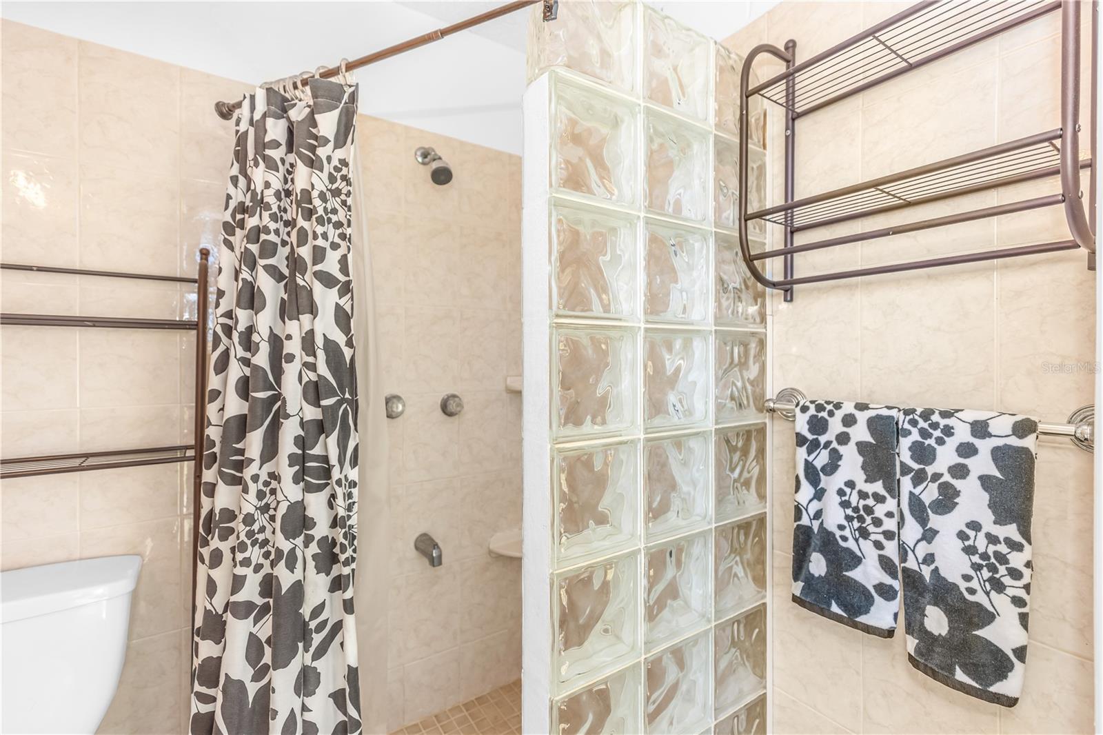 Image 29 of 44 For 502 San Marie Avenue