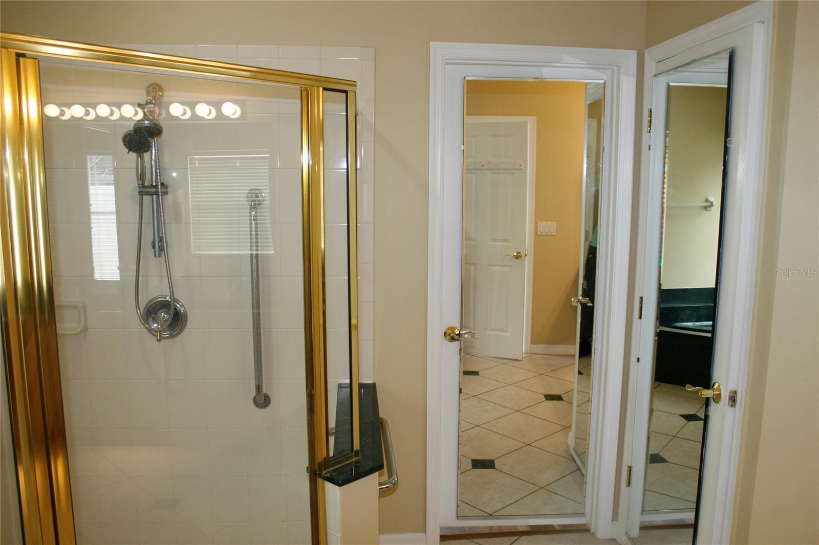 Image 15 of 23 For 309 View Court