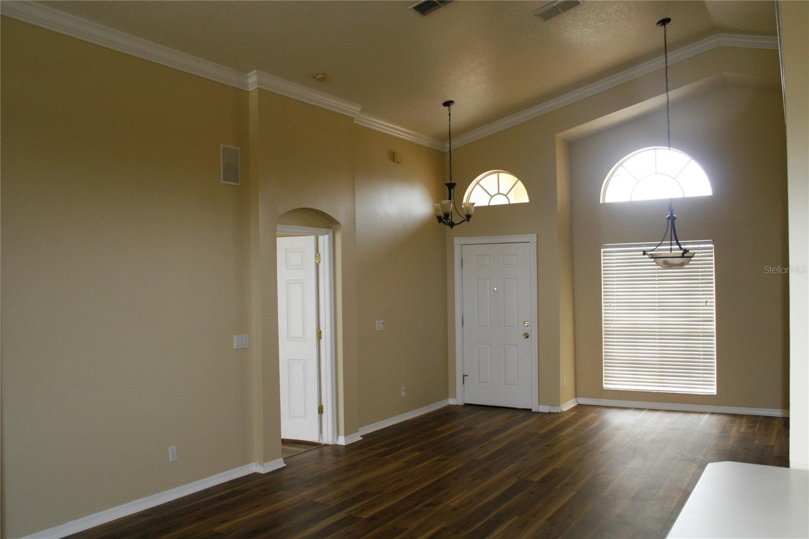 Image 2 of 23 For 309 View Court