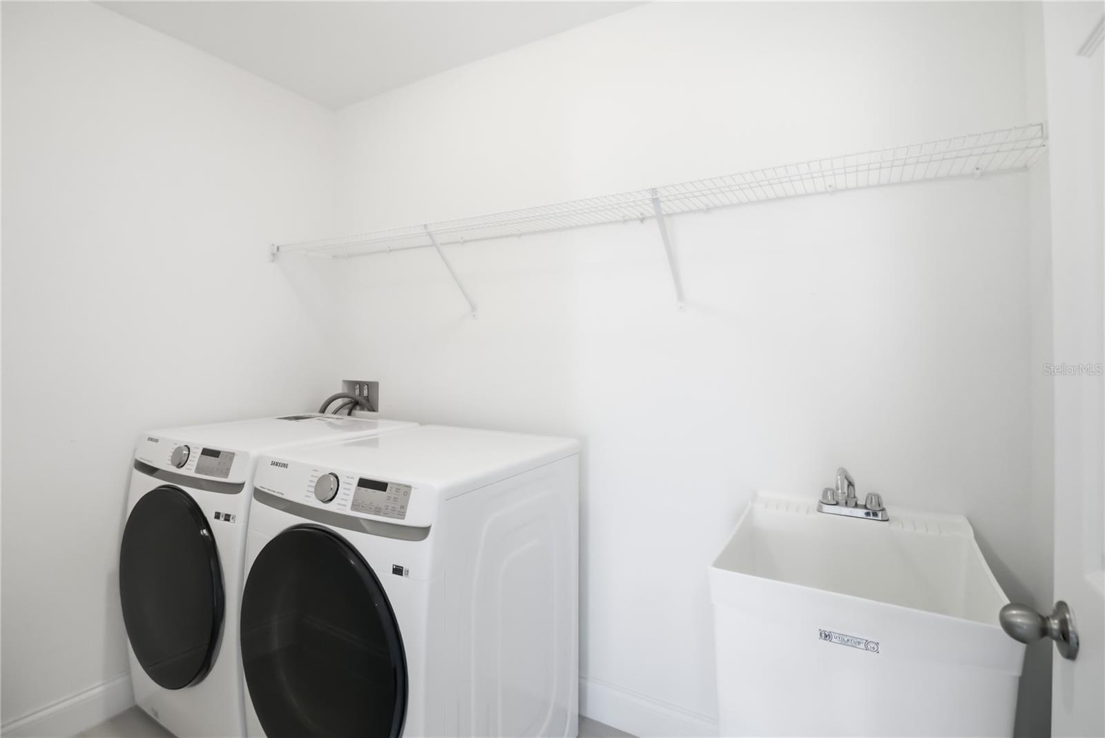 Image 12 of 65 For 827 Dennis Avenue