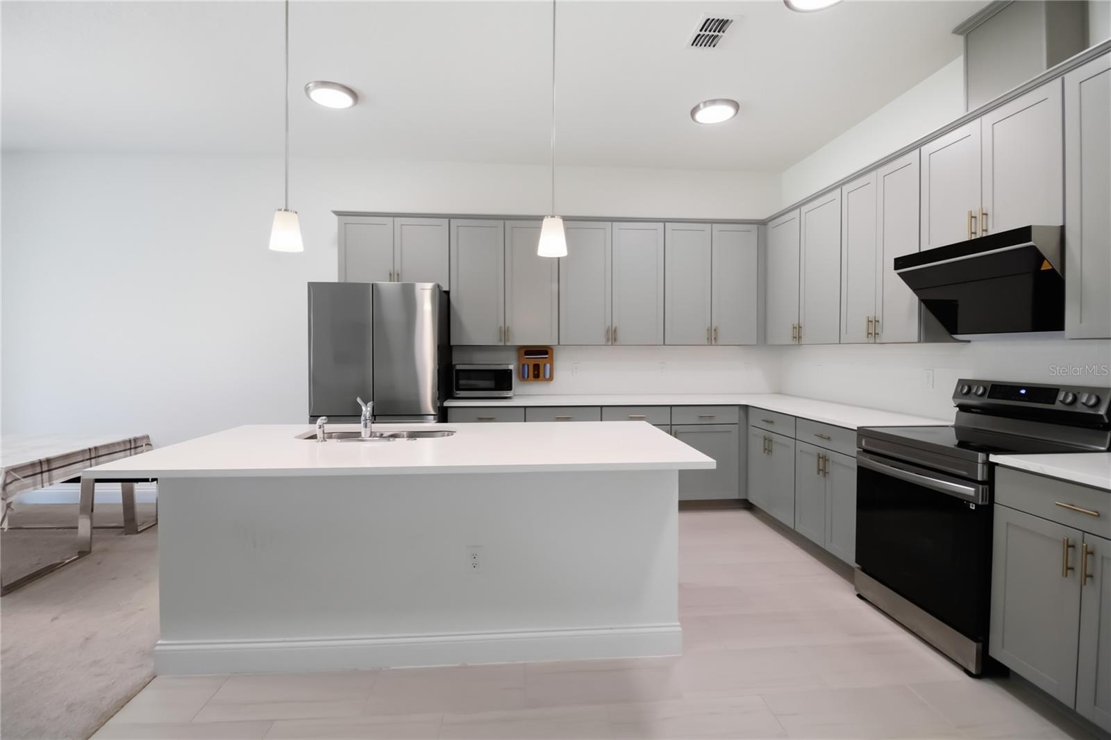 Image 22 of 65 For 827 Dennis Avenue