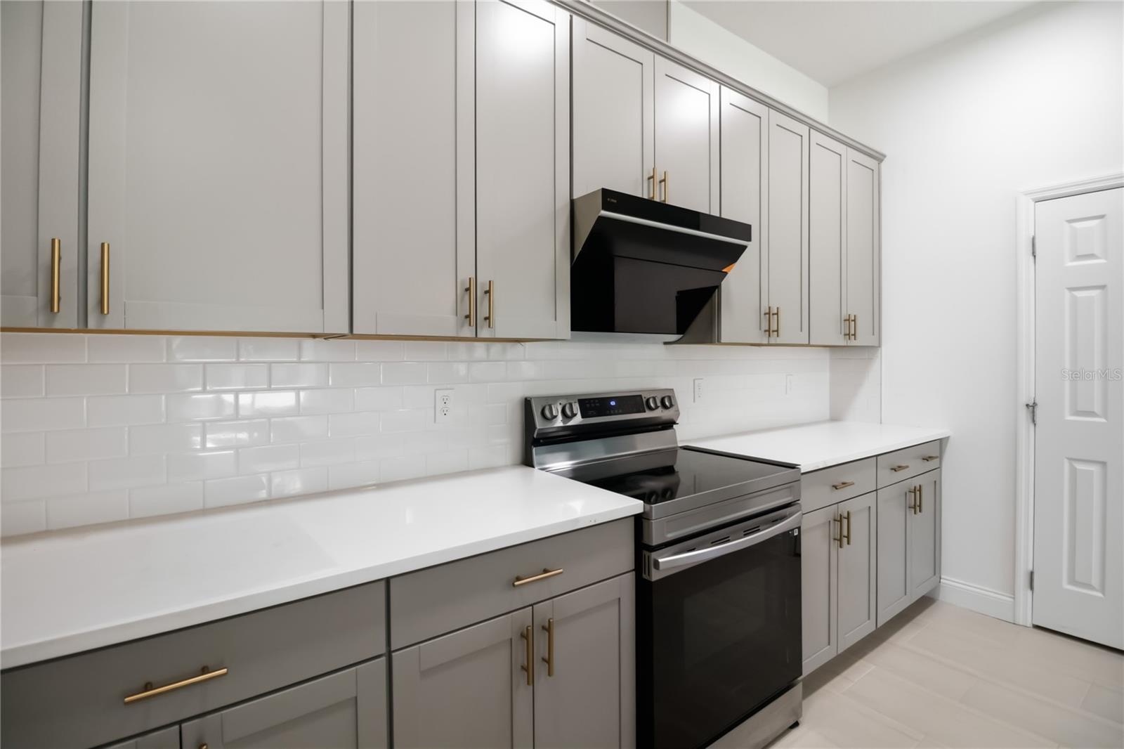 Image 25 of 65 For 827 Dennis Avenue