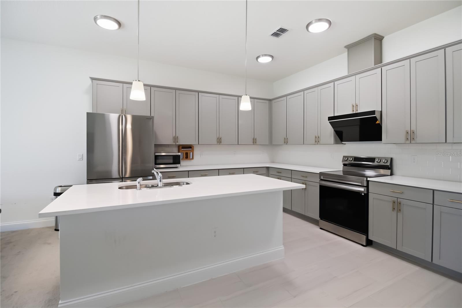 Image 26 of 65 For 827 Dennis Avenue