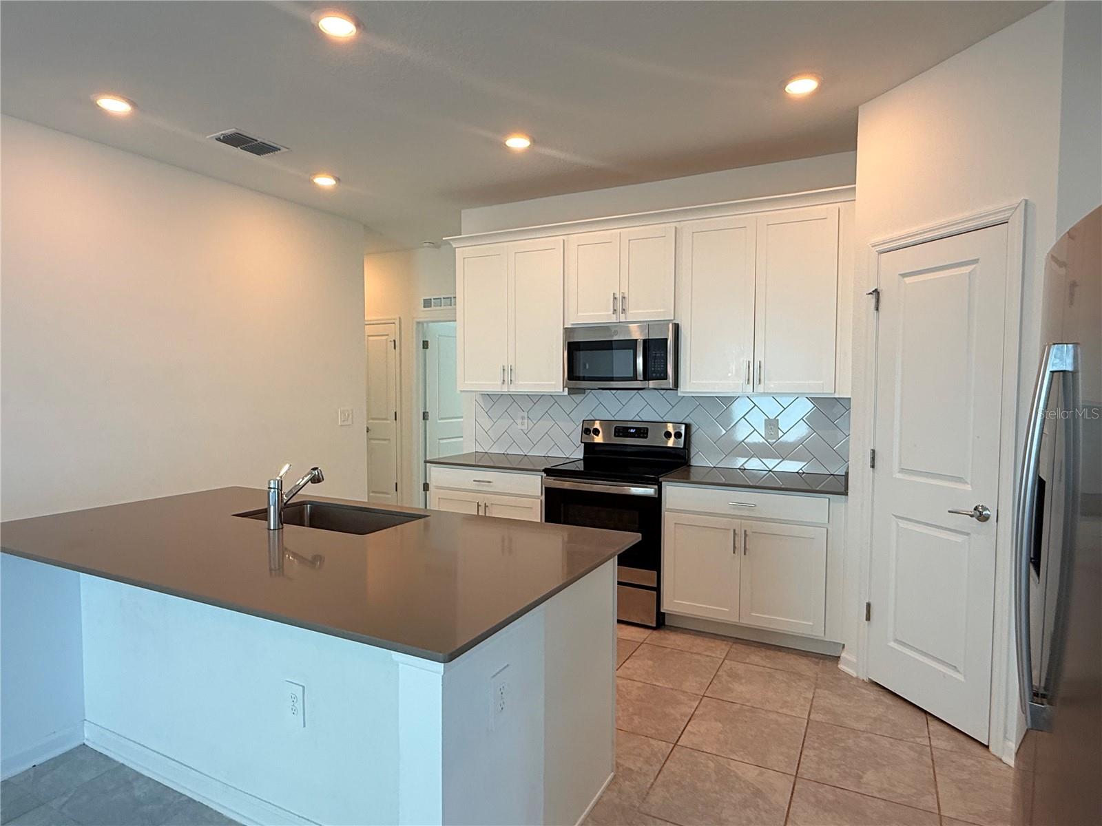 Image 3 of 24 For 1945 Heart Lake Drive