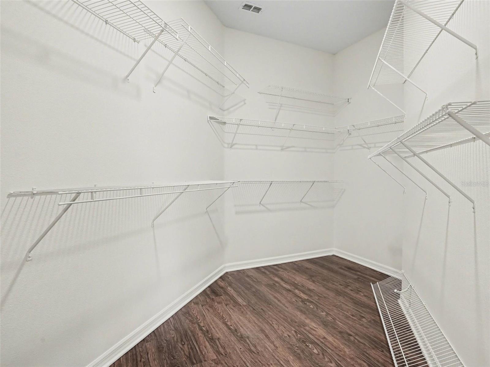 Image 9 of 27 For 1714 Cedar Lake Drive