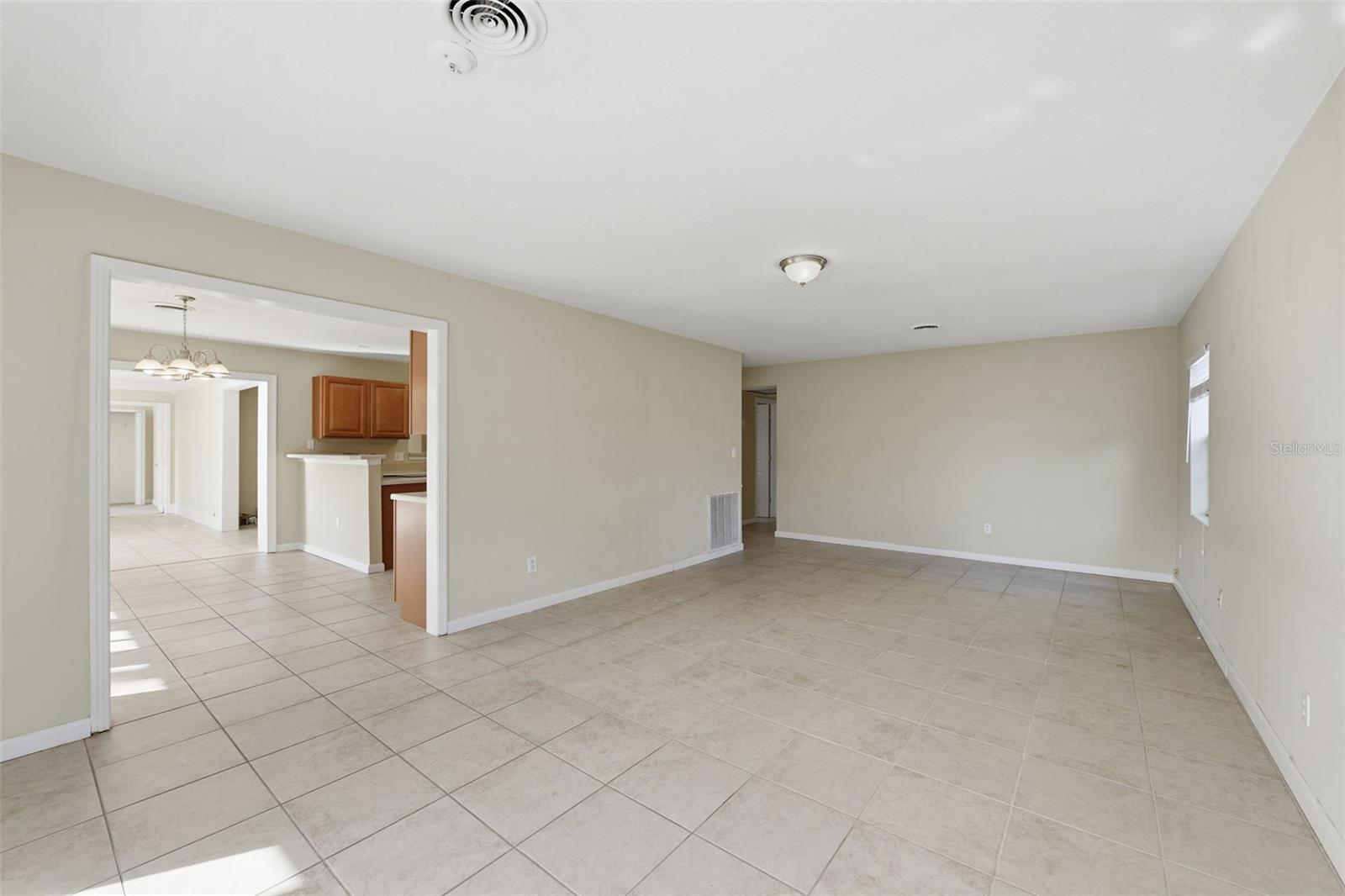 Listing photo id 9 for 1404 Stratford Road