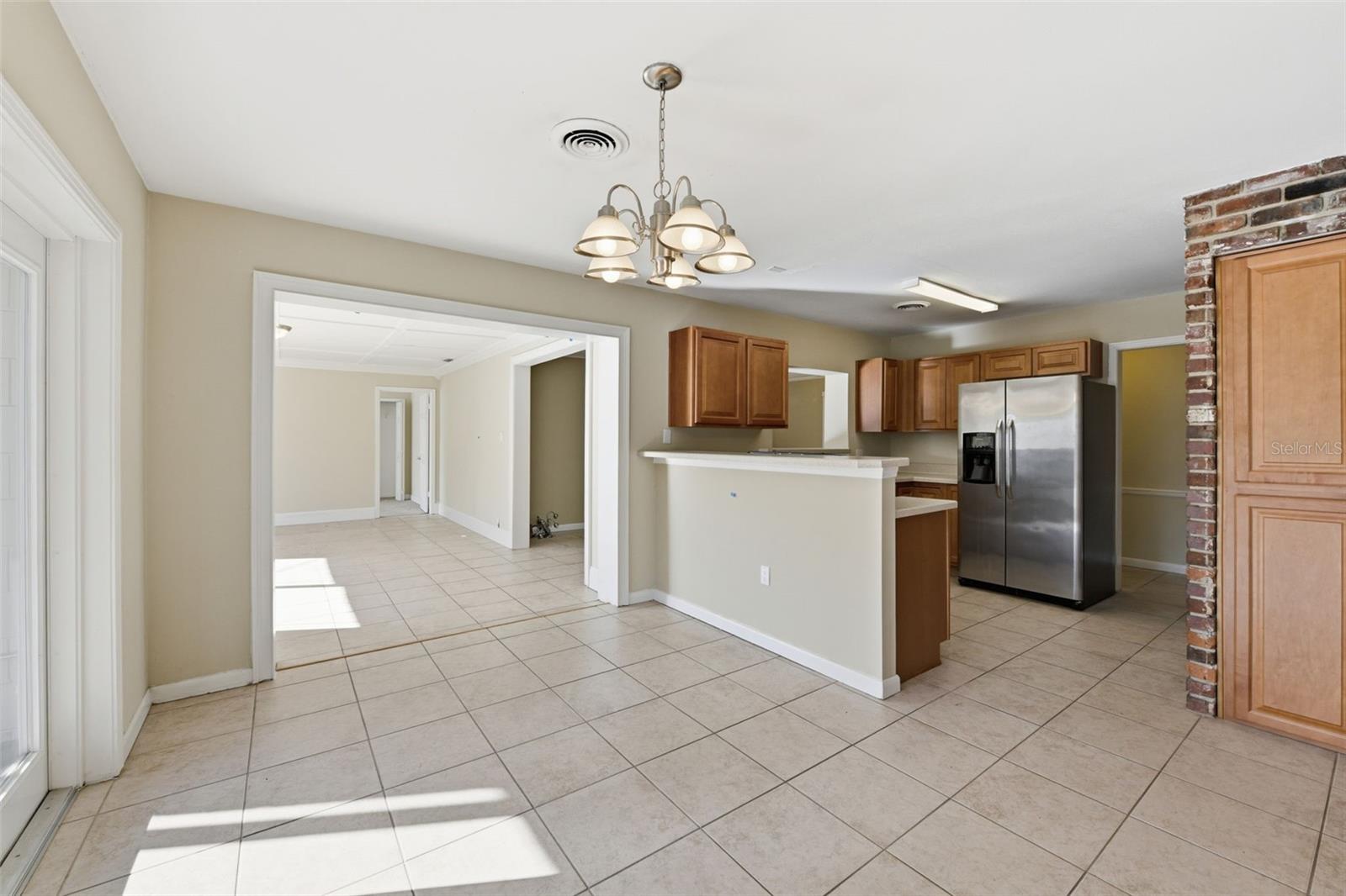 Listing photo id 10 for 1404 Stratford Road