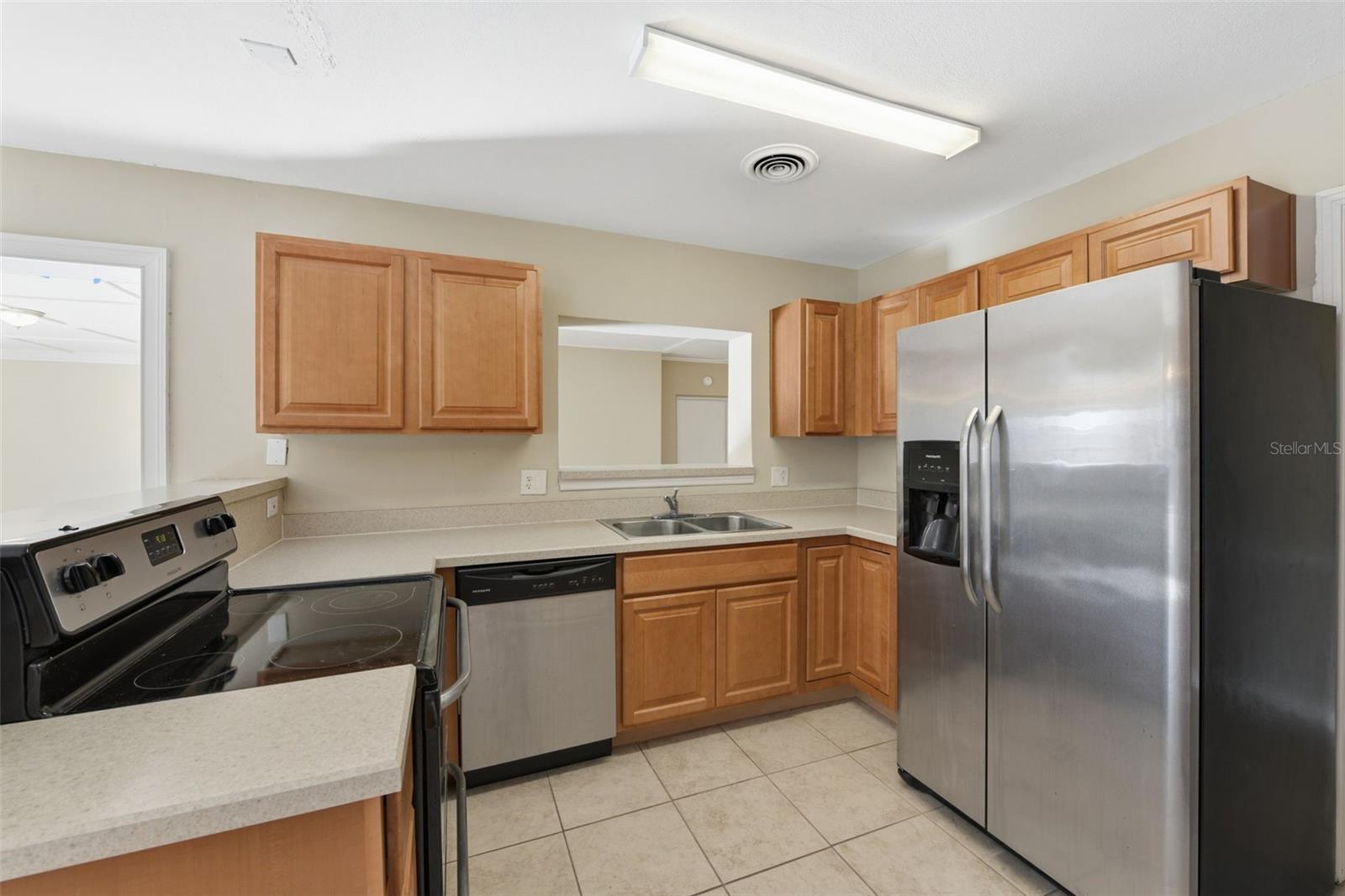 Listing photo id 12 for 1404 Stratford Road