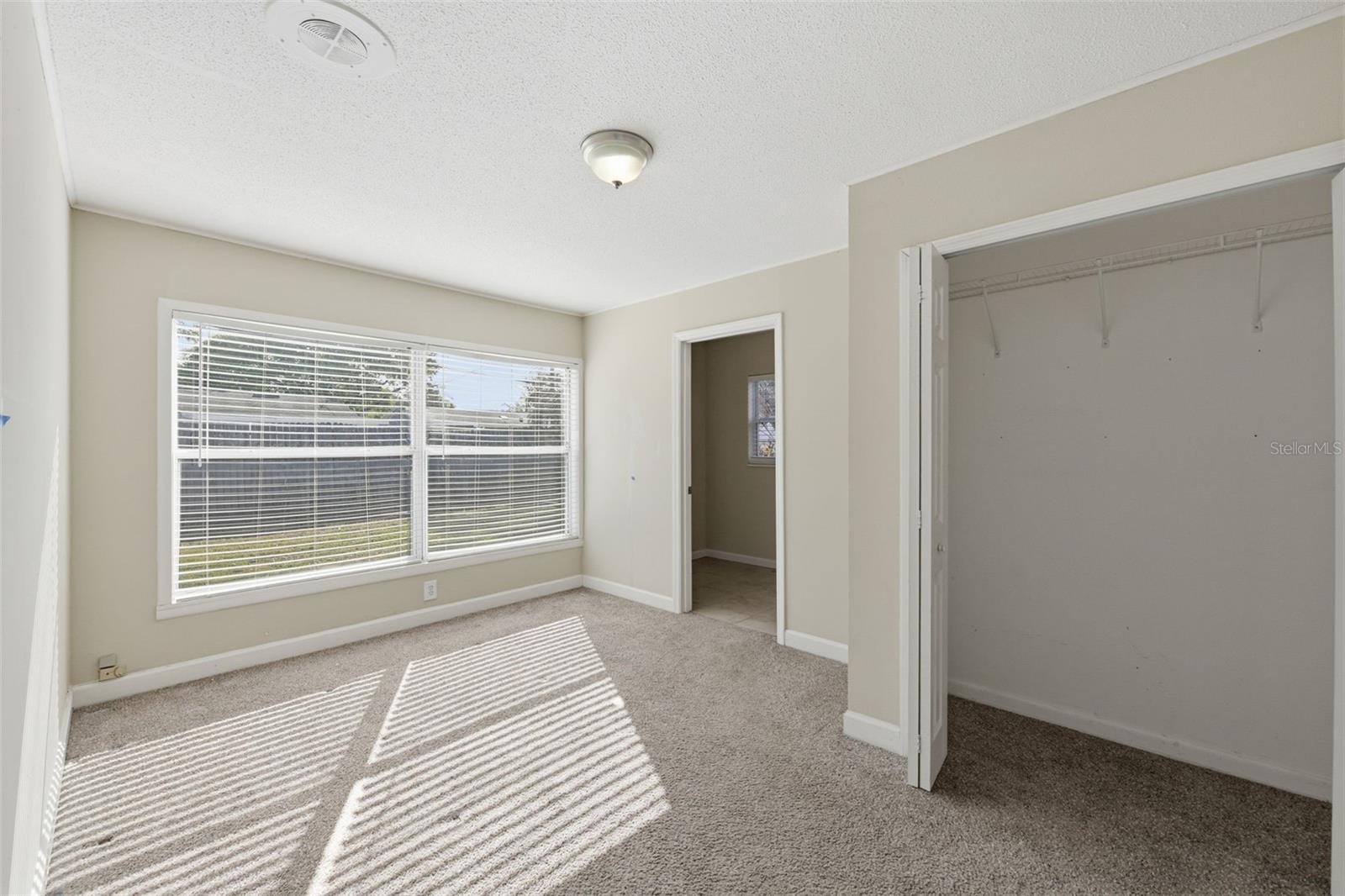 Listing photo id 15 for 1404 Stratford Road