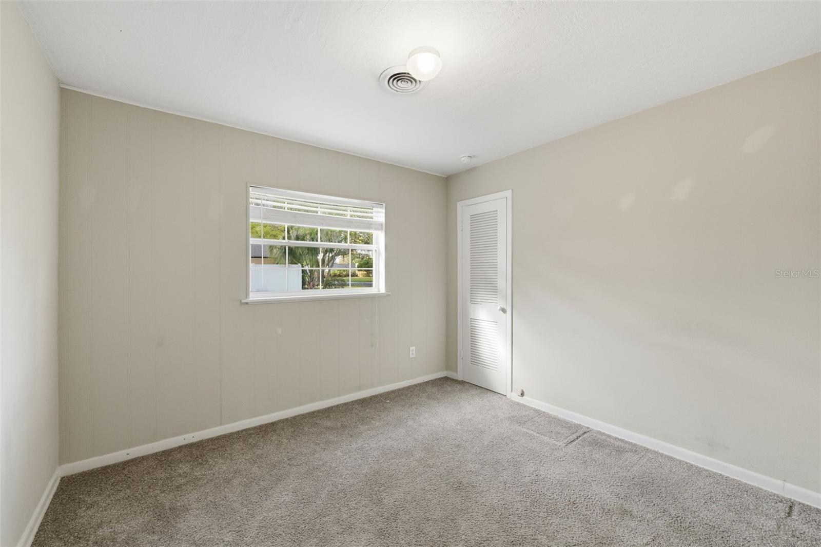 Listing photo id 17 for 1404 Stratford Road