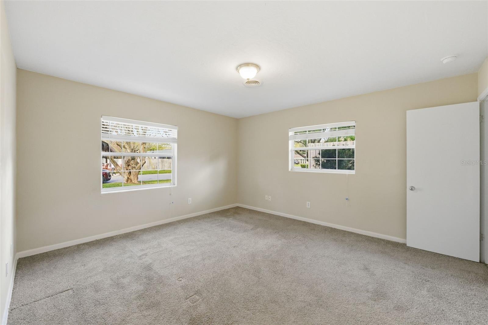 Listing photo id 21 for 1404 Stratford Road