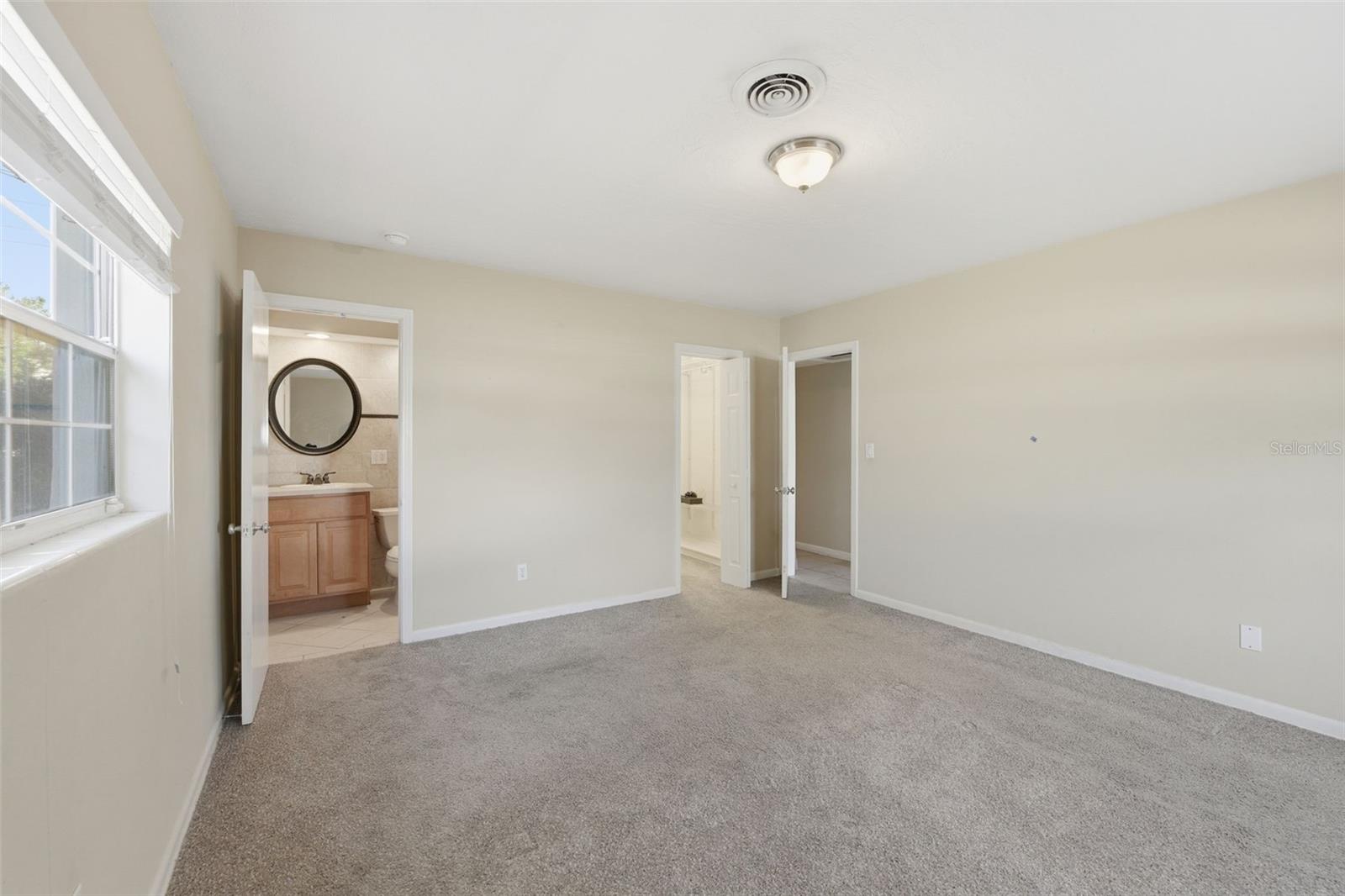 Listing photo id 24 for 1404 Stratford Road