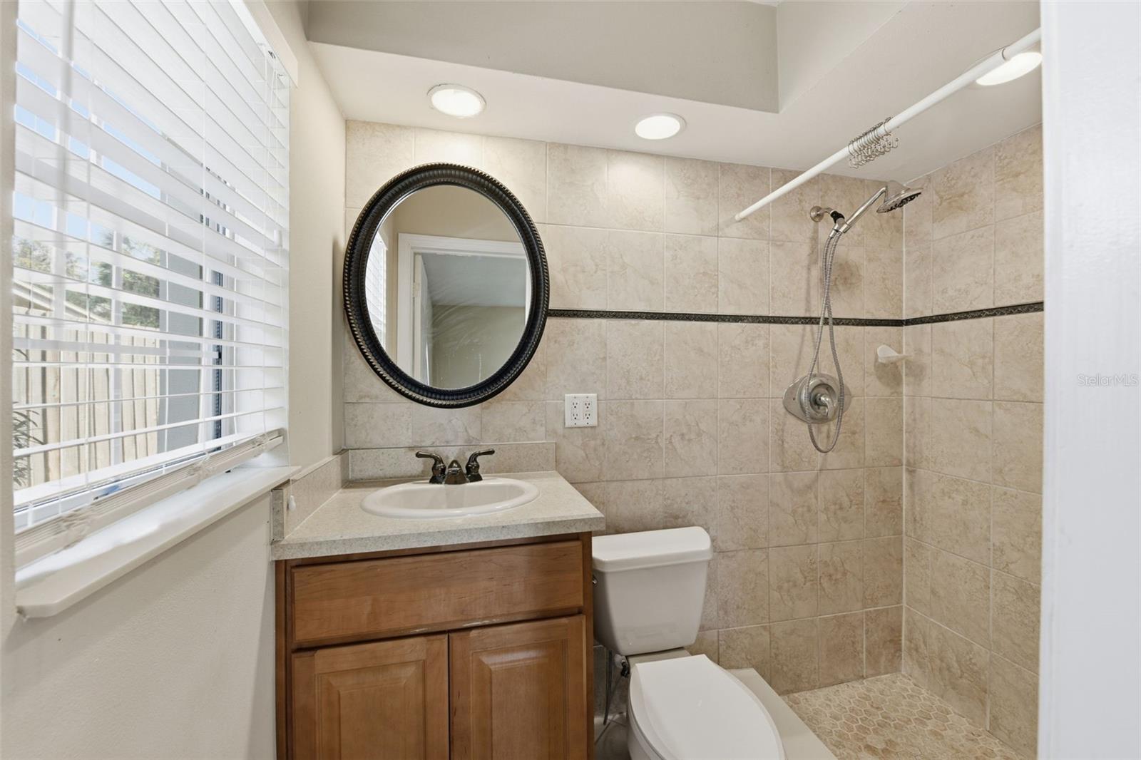 Listing photo id 25 for 1404 Stratford Road