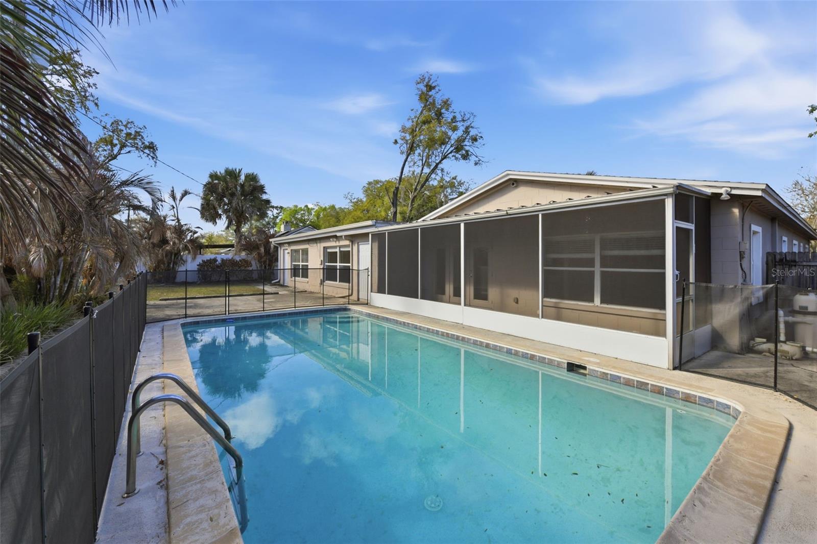 Listing photo id 31 for 1404 Stratford Road