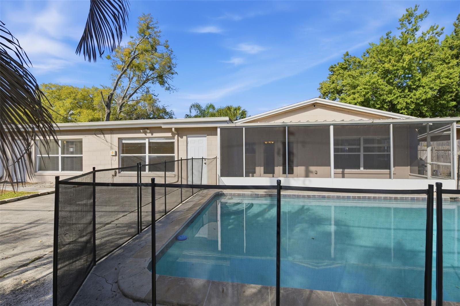 Listing photo id 32 for 1404 Stratford Road