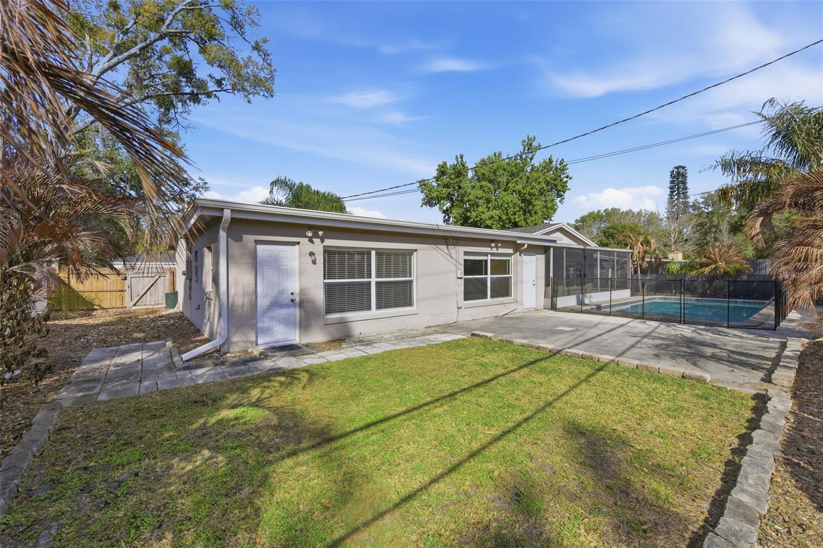 Listing photo id 33 for 1404 Stratford Road