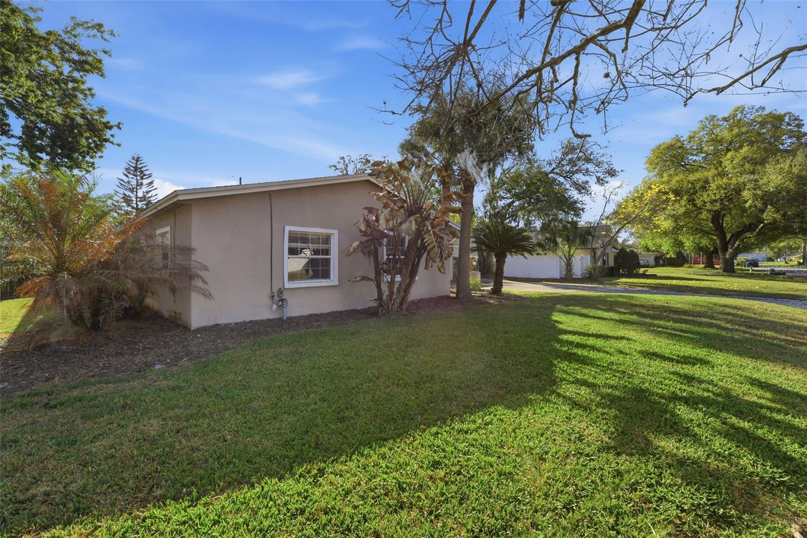 Listing photo id 2 for 1404 Stratford Road