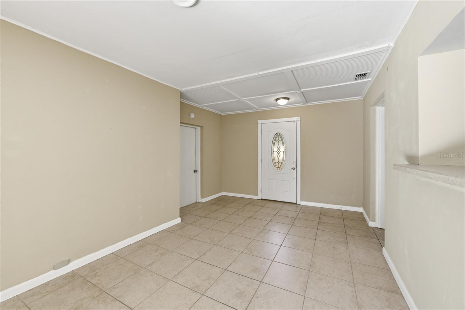 Listing photo id 4 for 1404 Stratford Road