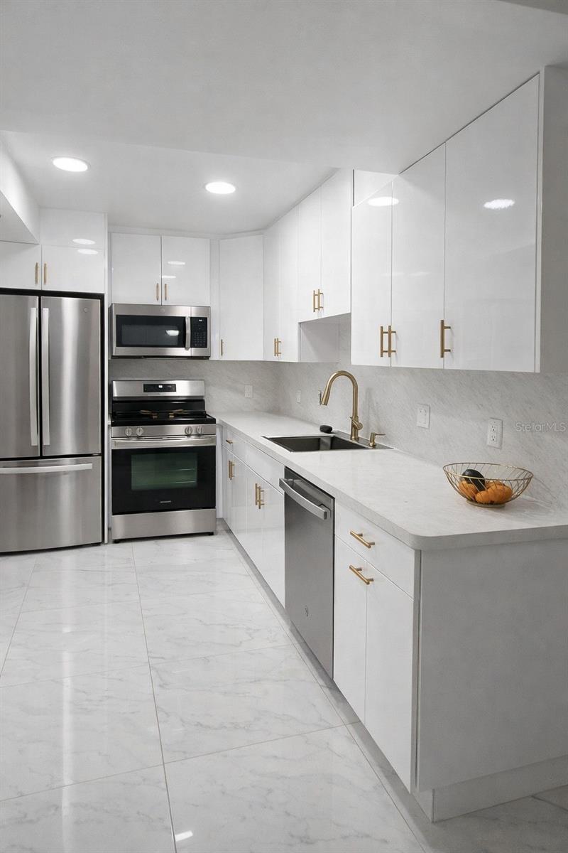 Image 15 of 45 For 1000 Saint Charles Place 209