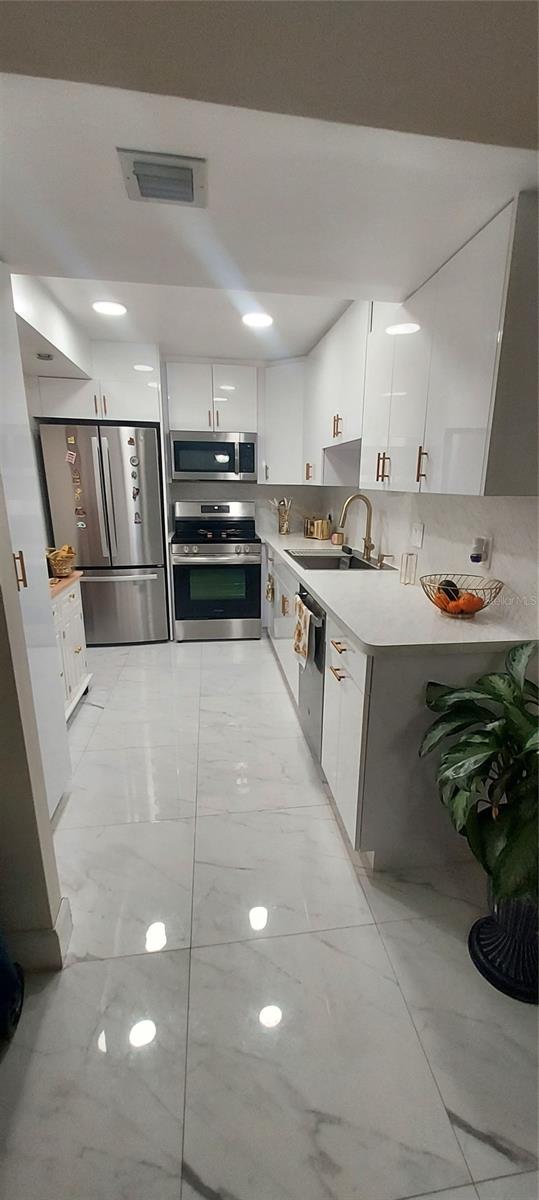 Image 16 of 45 For 1000 Saint Charles Place 209