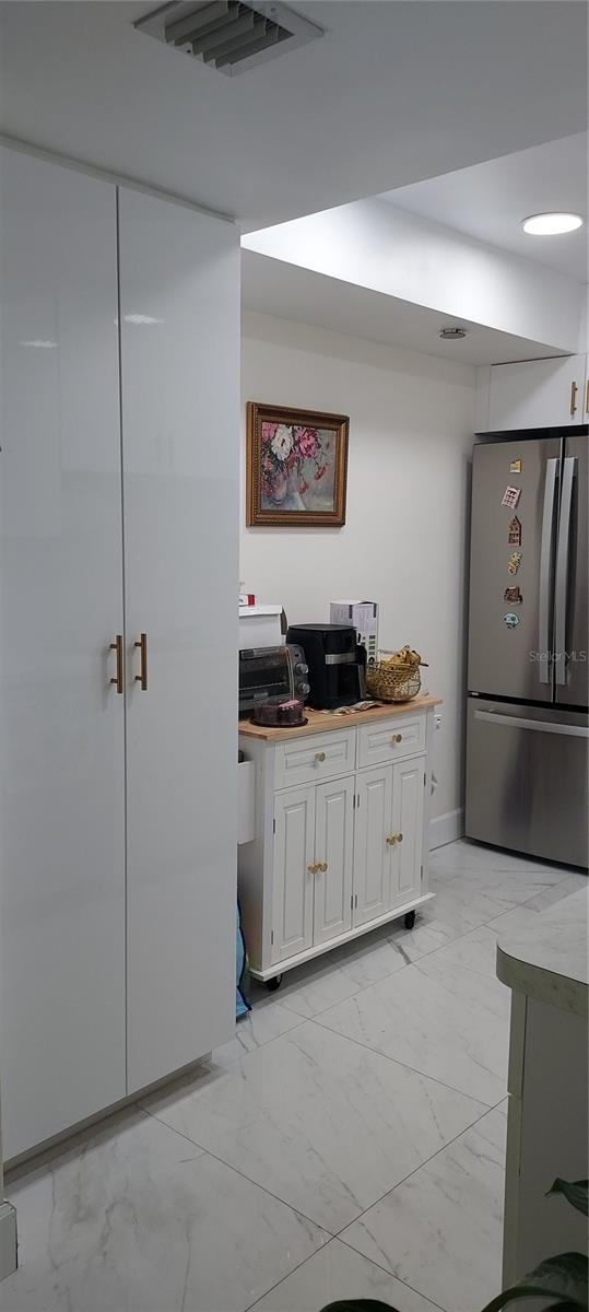 Image 18 of 45 For 1000 Saint Charles Place 209