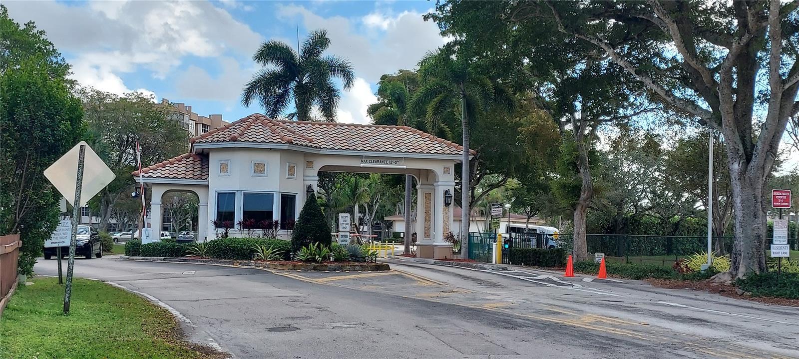 Image 2 of 45 For 1000 Saint Charles Place 209