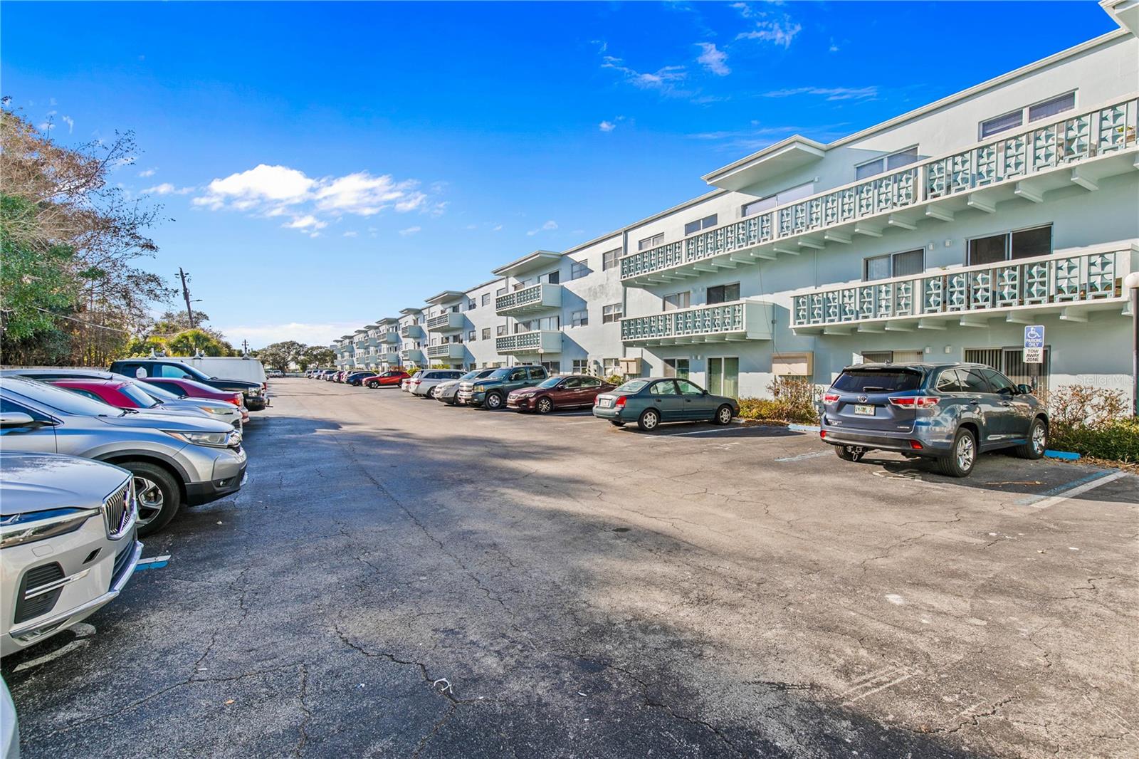 Image 31 of 75 For 221 Columbia Drive 340