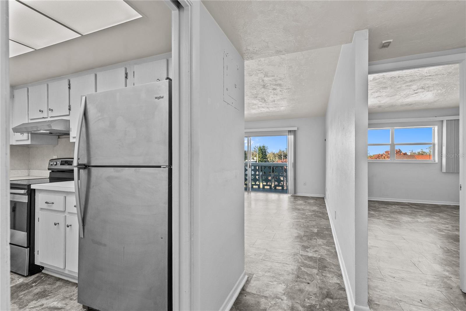 Image 35 of 75 For 221 Columbia Drive 340