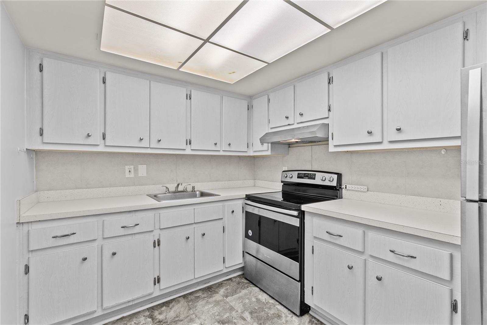 Image 36 of 75 For 221 Columbia Drive 340