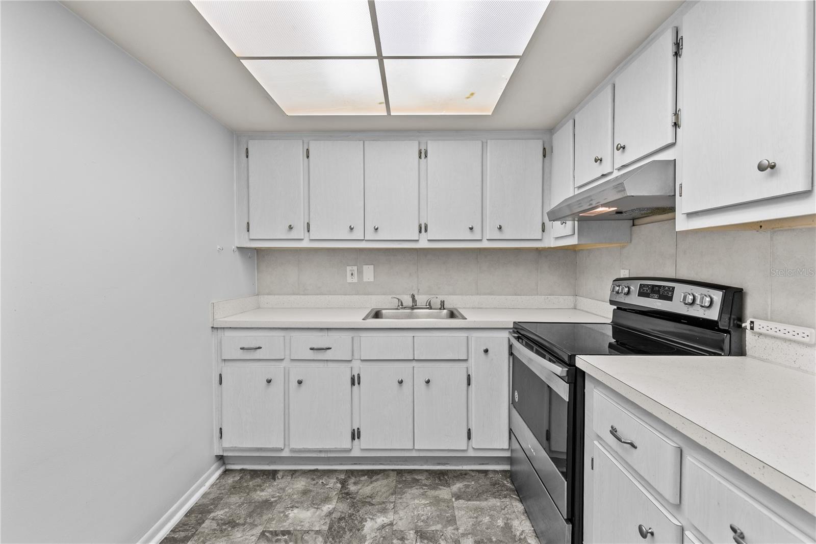 Image 37 of 75 For 221 Columbia Drive 340