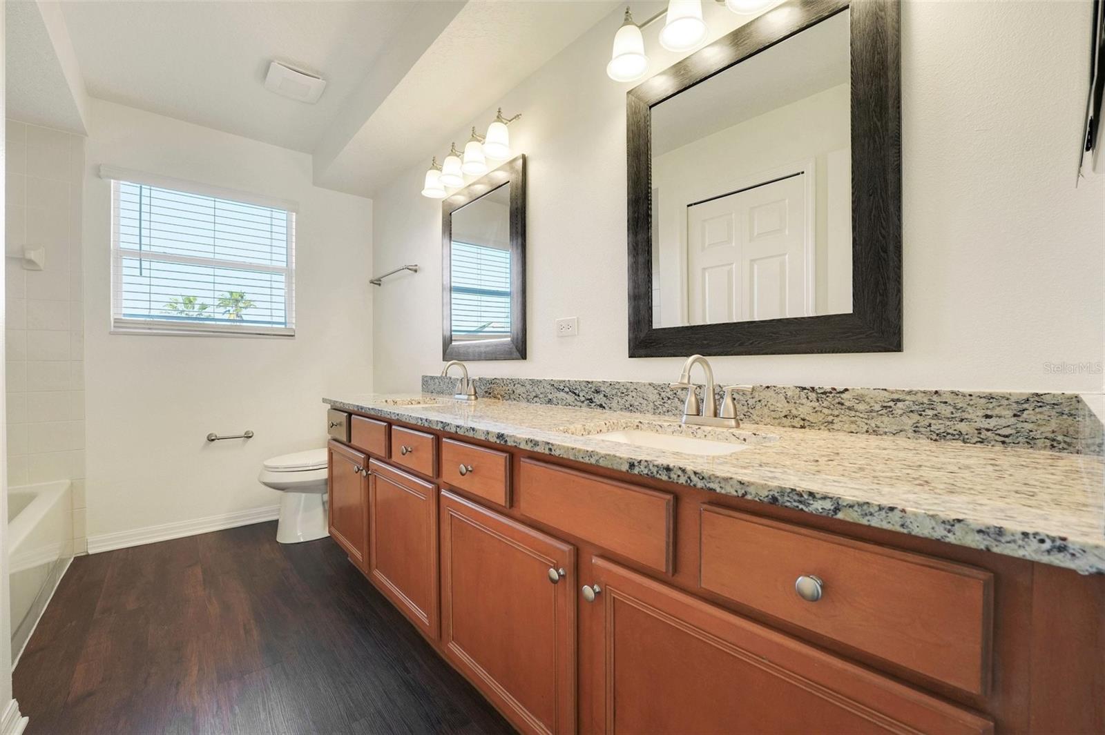 Image 18 of 25 For 2300 Treetop Lane