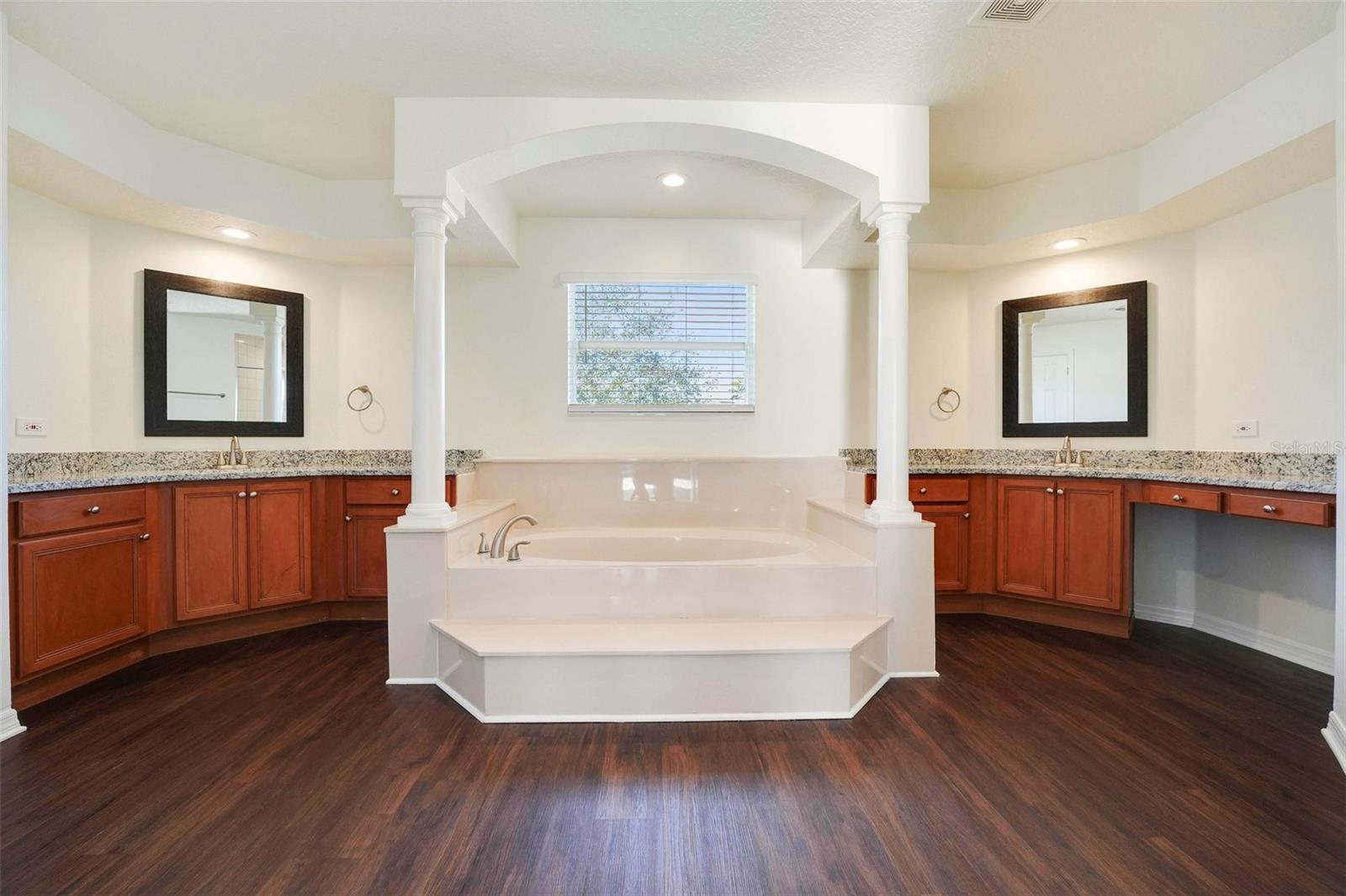 Image 22 of 25 For 2300 Treetop Lane