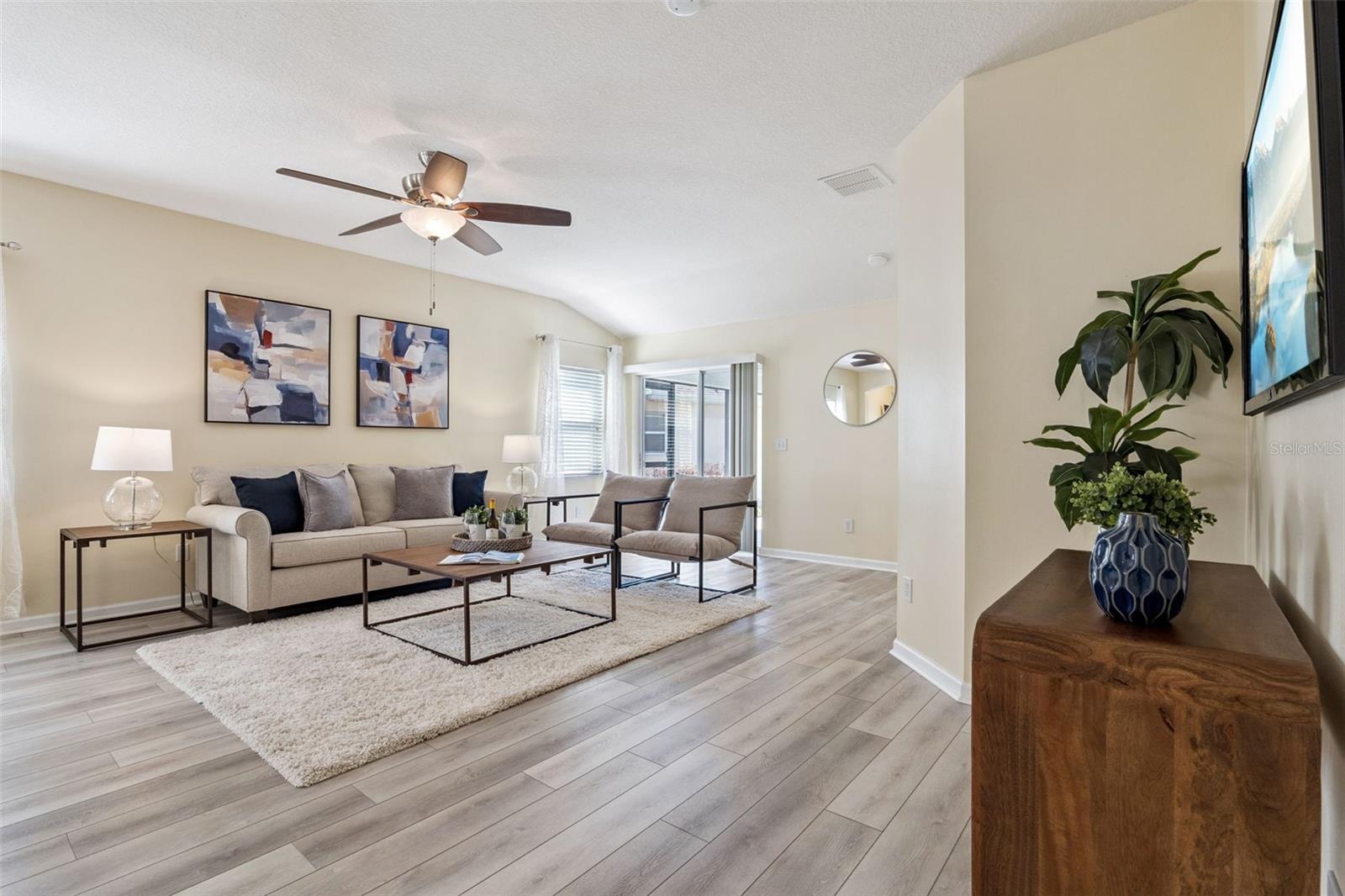 Image 11 of 54 For 307 Stonington Way