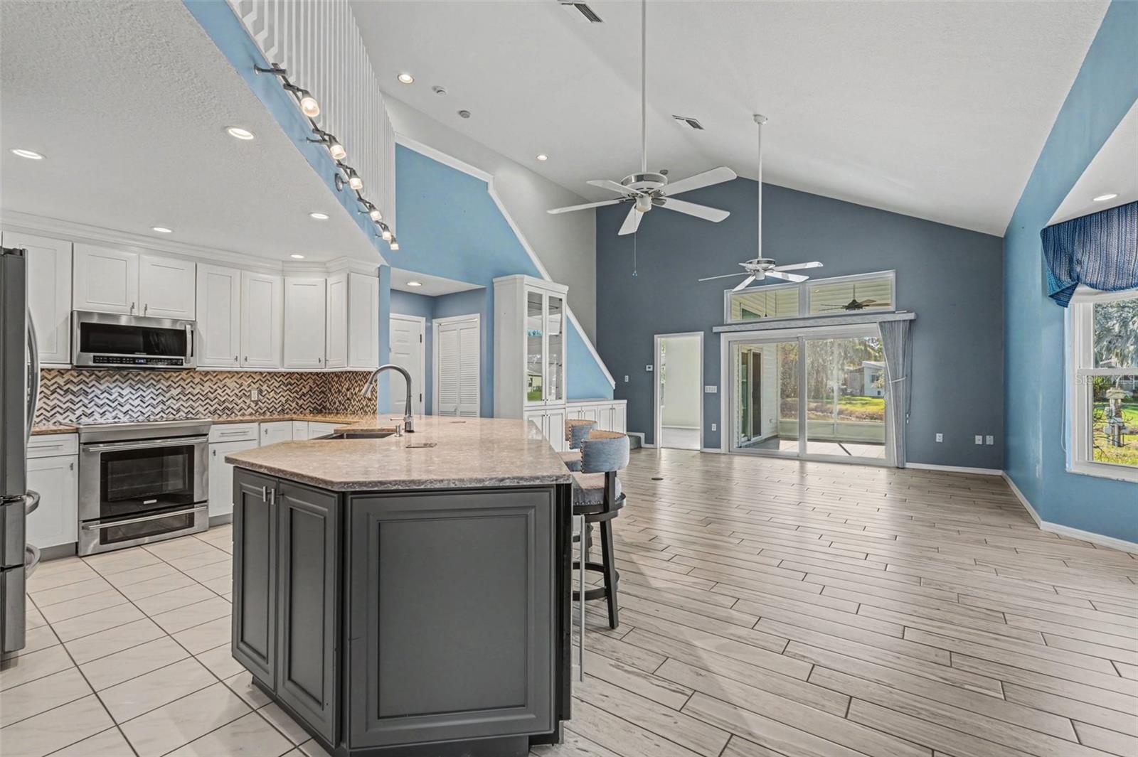 Image 4 of 28 For 505 Fairways Drive 505