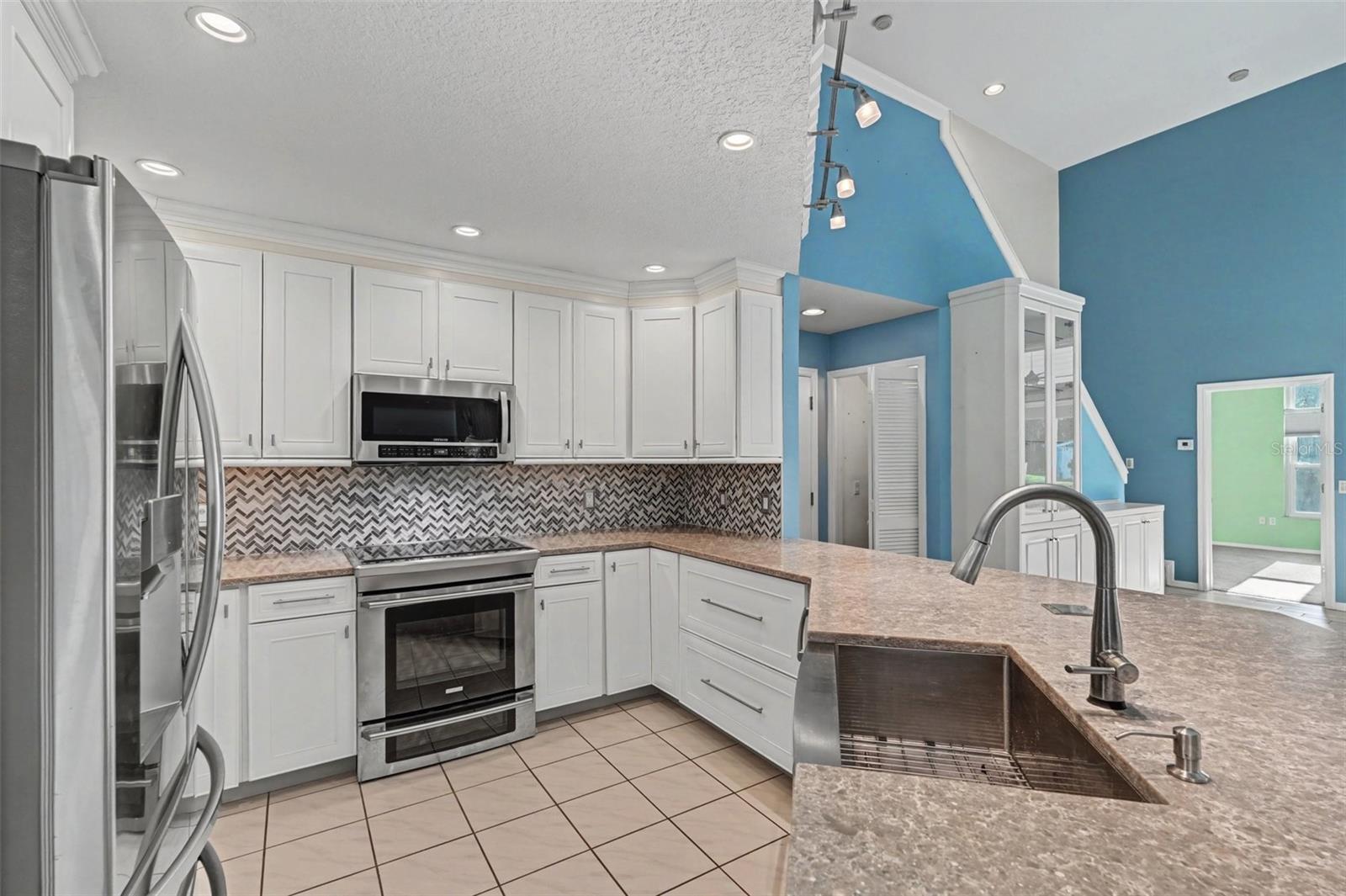 Image 9 of 28 For 505 Fairways Drive 505