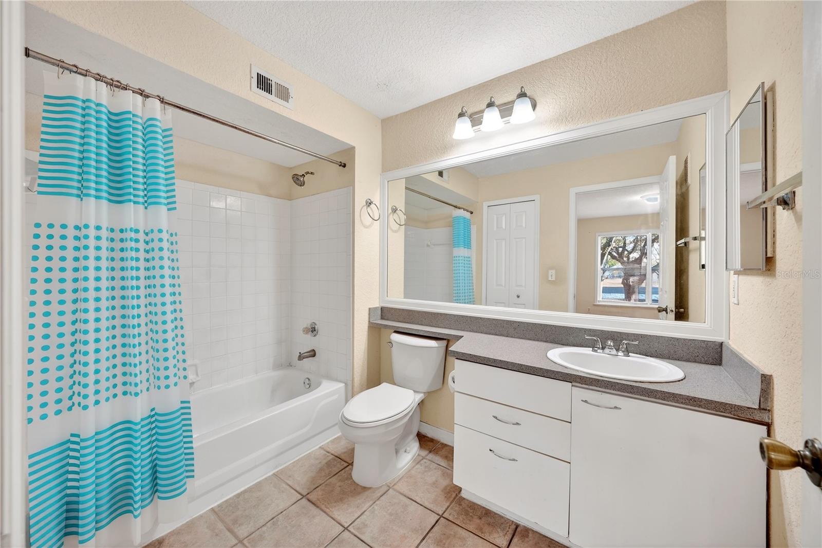 Image 23 of 35 For 8939 Latrec Ave  1203