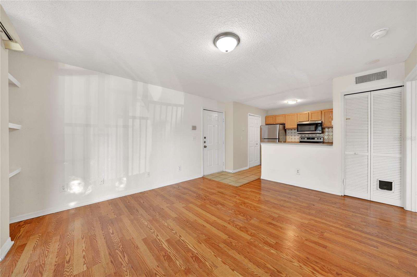 Image 7 of 35 For 8939 Latrec Ave  1203