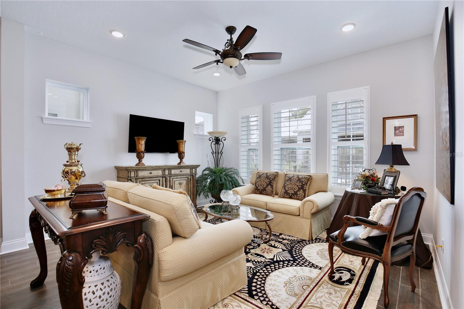 Image 6 of 41 For 290 Viola Cove