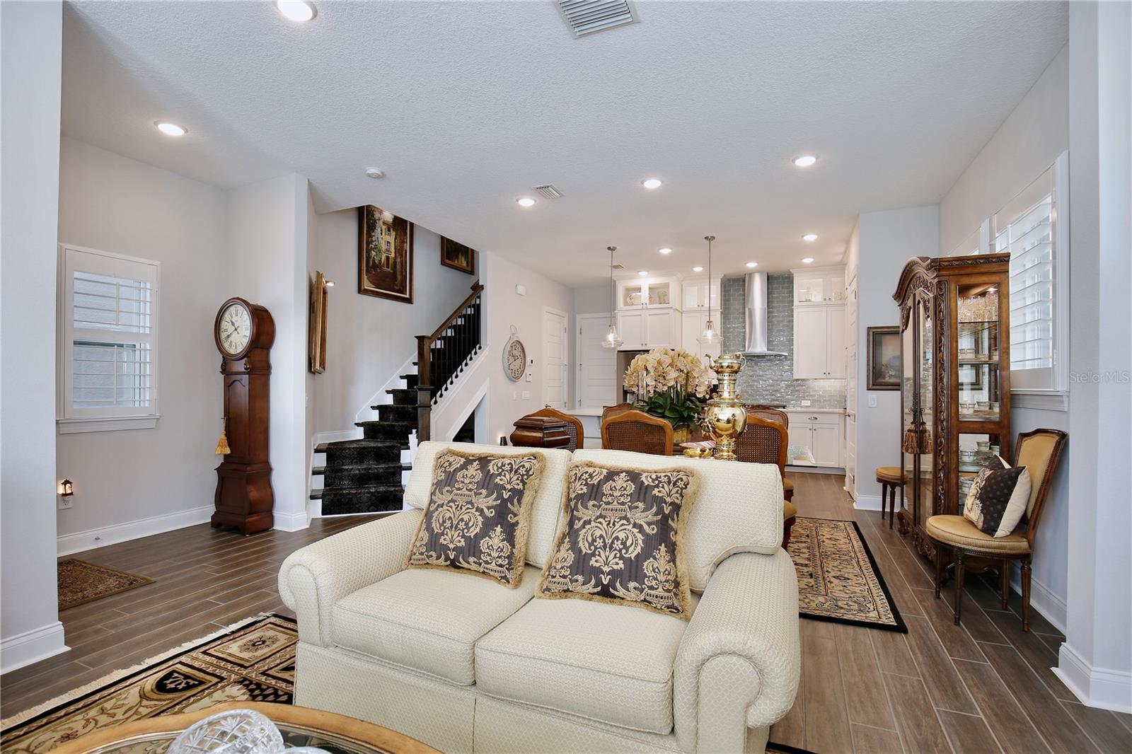 Image 8 of 41 For 290 Viola Cove