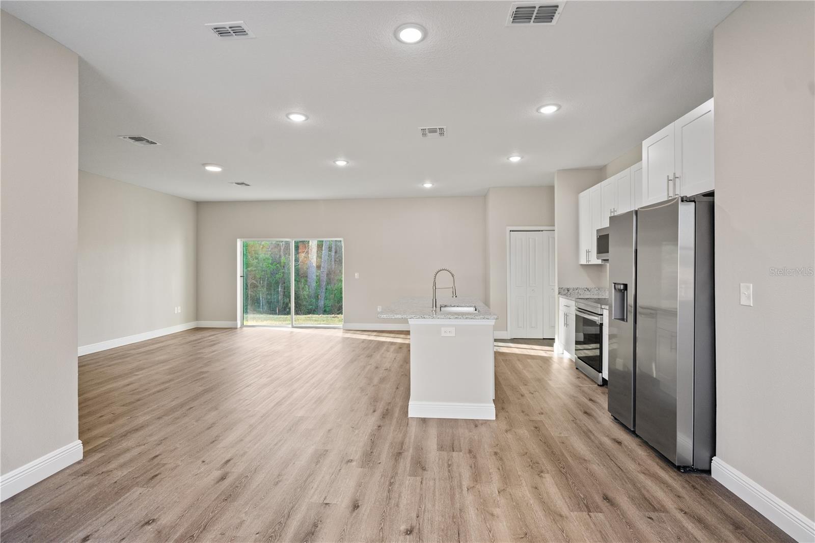 Image 12 of 52 For 789 Midland Drive