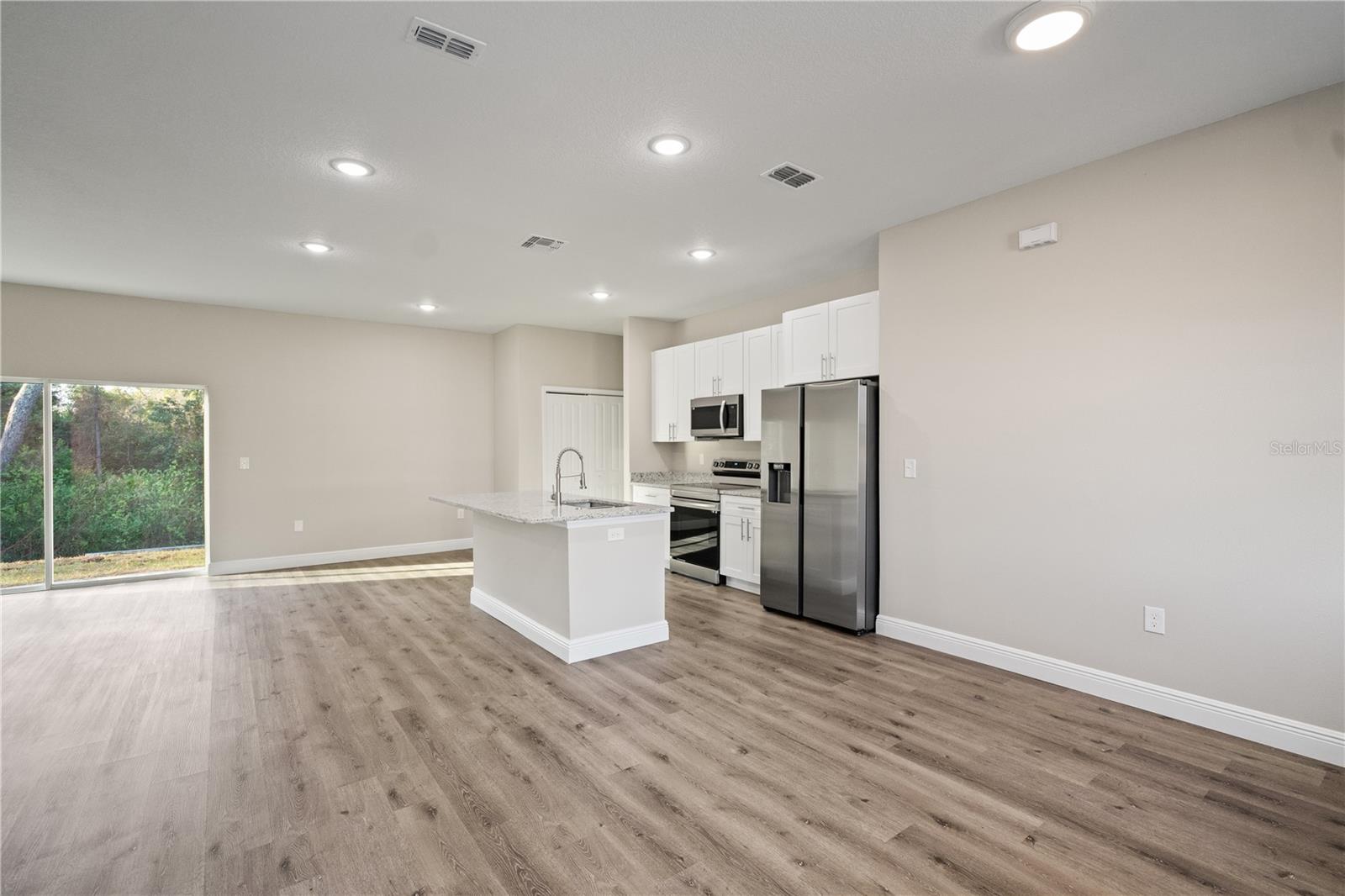 Image 14 of 52 For 789 Midland Drive