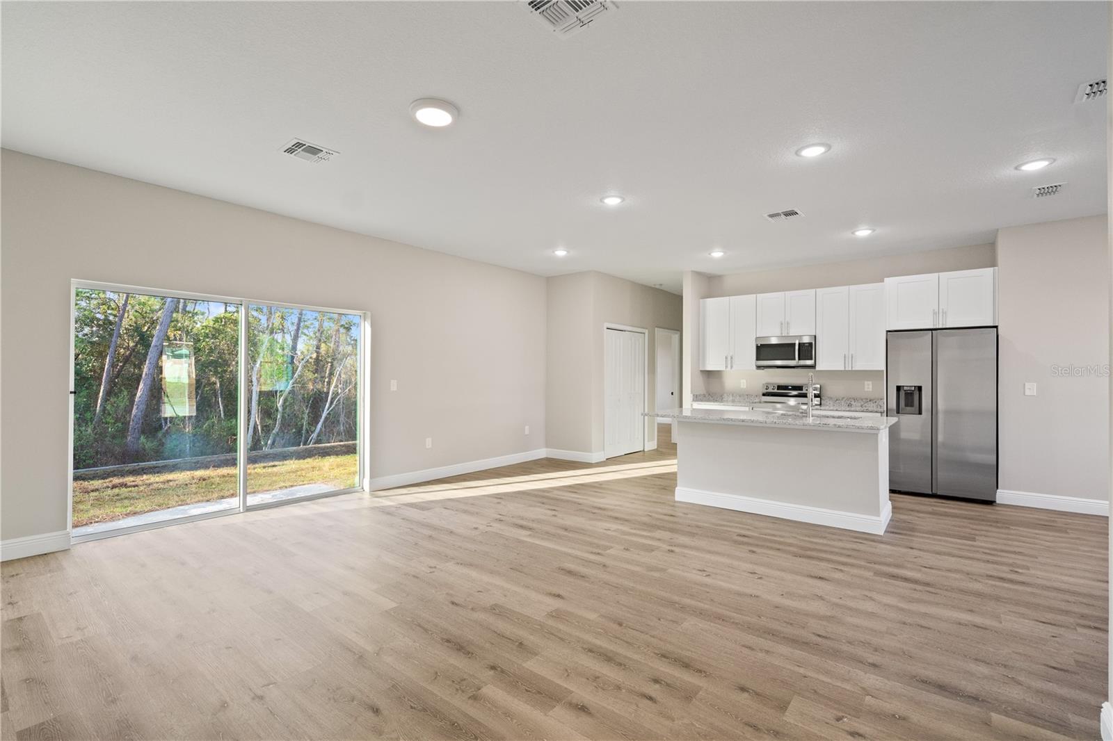 Image 15 of 52 For 789 Midland Drive