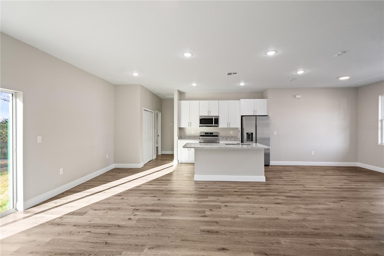 Image 16 of 52 For 789 Midland Drive