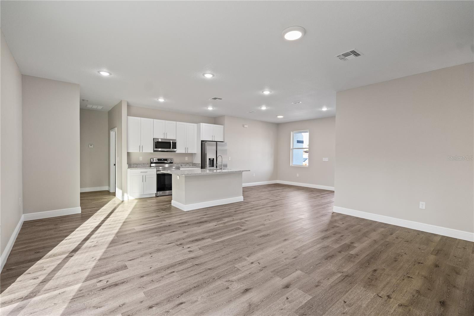 Image 17 of 52 For 789 Midland Drive