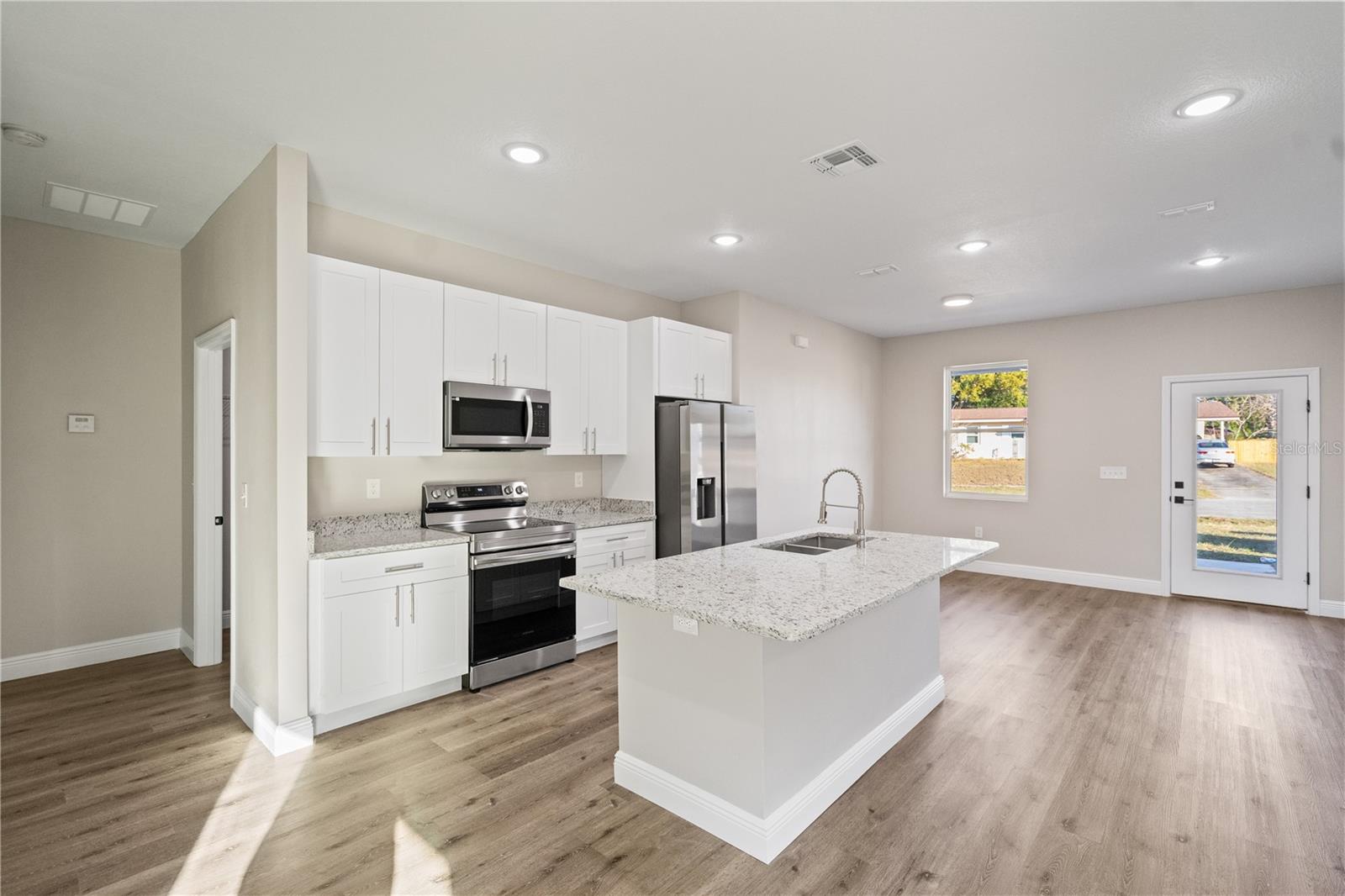 Image 18 of 52 For 789 Midland Drive