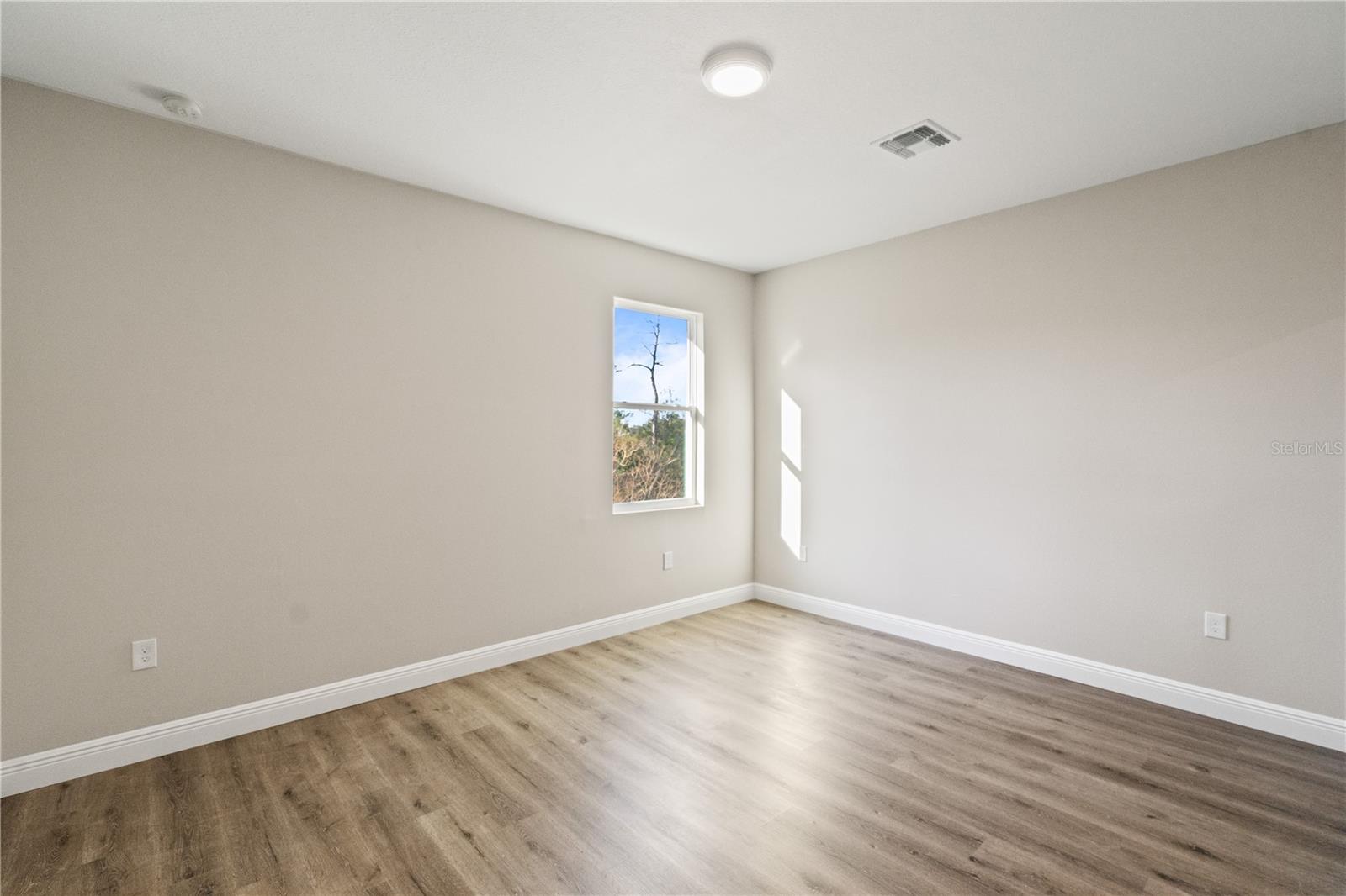 Image 22 of 52 For 789 Midland Drive