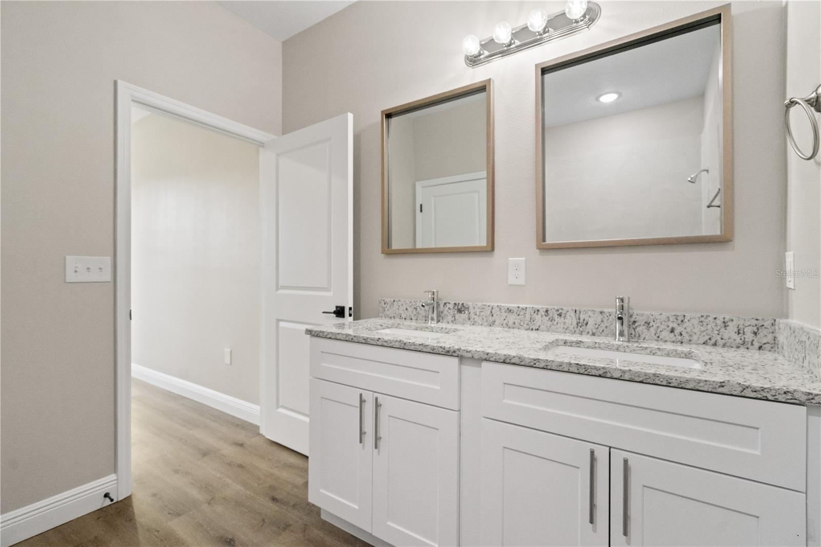 Image 26 of 52 For 789 Midland Drive